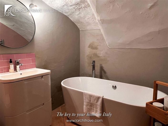 Image No.23-4 Bed House for sale