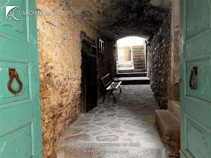 Image No.30-4 Bed House for sale