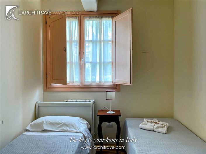 Image No.20-2 Bed House for sale