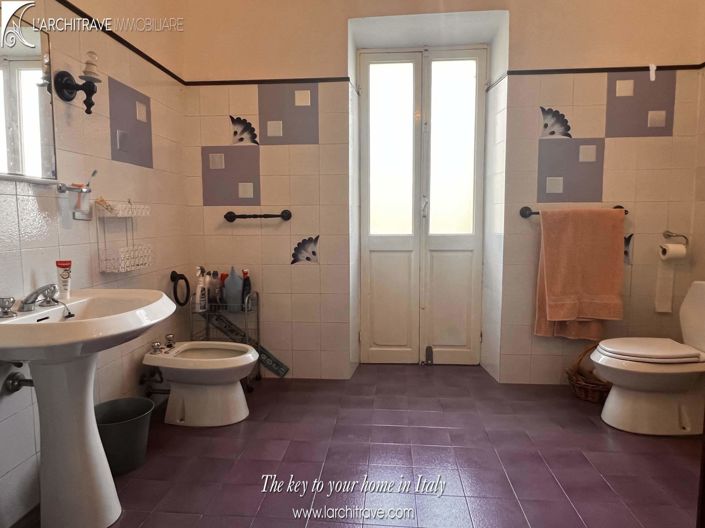 Image No.20-6 Bed Villa for sale