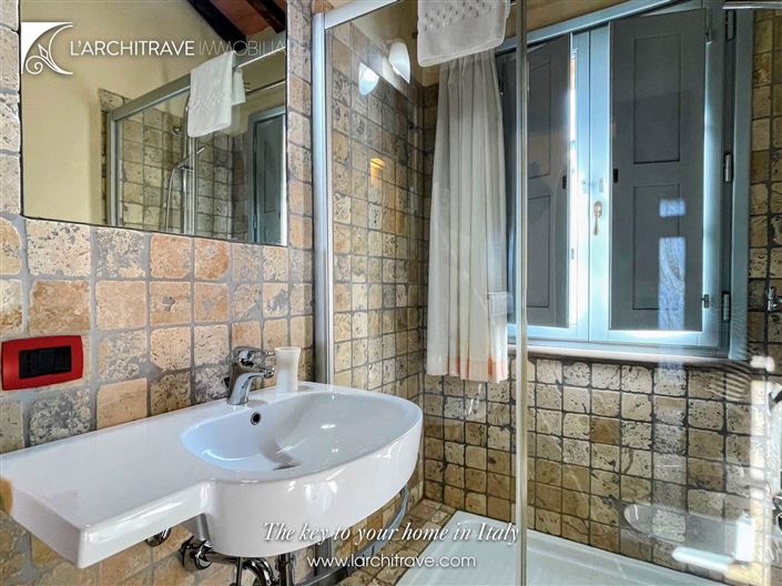 Image No.8-1 Bed House for sale