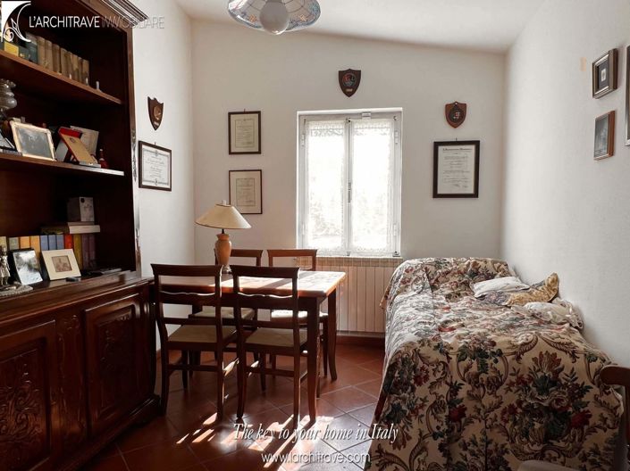 Image No.12-4 Bed House for sale