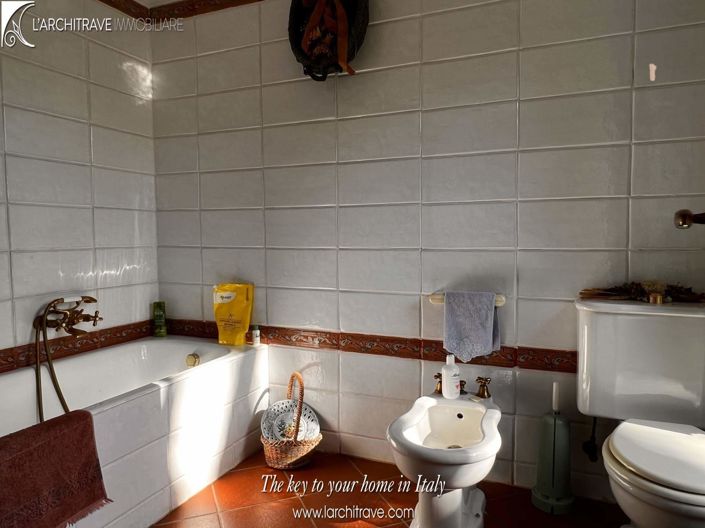 Image No.14-4 Bed House for sale