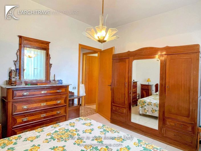 Image No.11-3 Bed House for sale