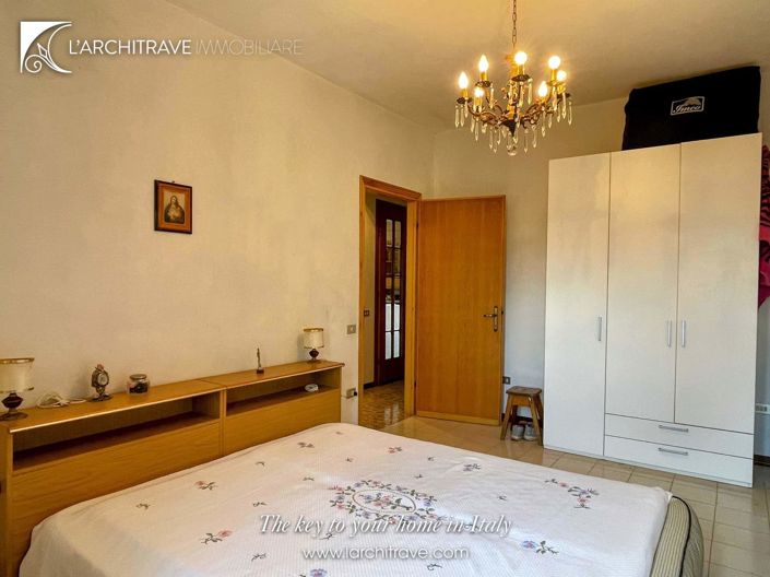 Image No.12-3 Bed House for sale