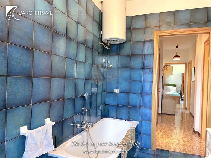 Image No.15-3 Bed House for sale