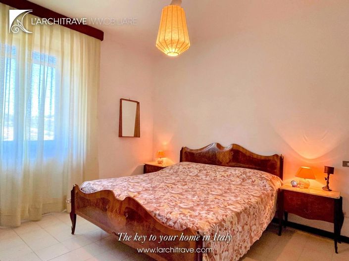 Image No.8-3 Bed House for sale