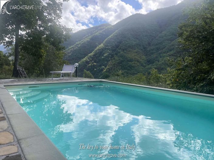 Image No.1-4 Bed Villa for sale