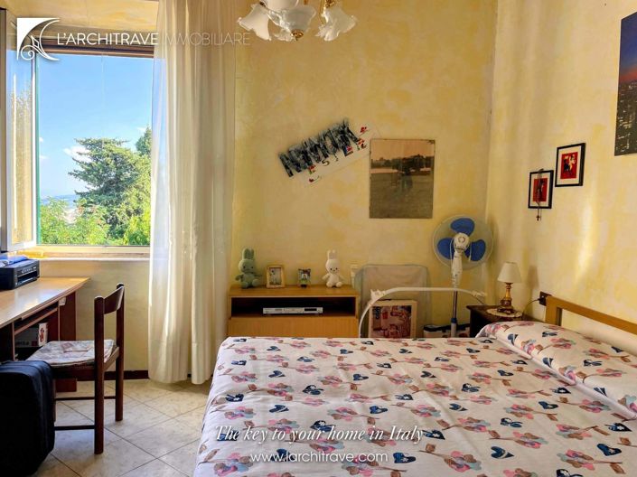 Image No.15-3 Bed House for sale