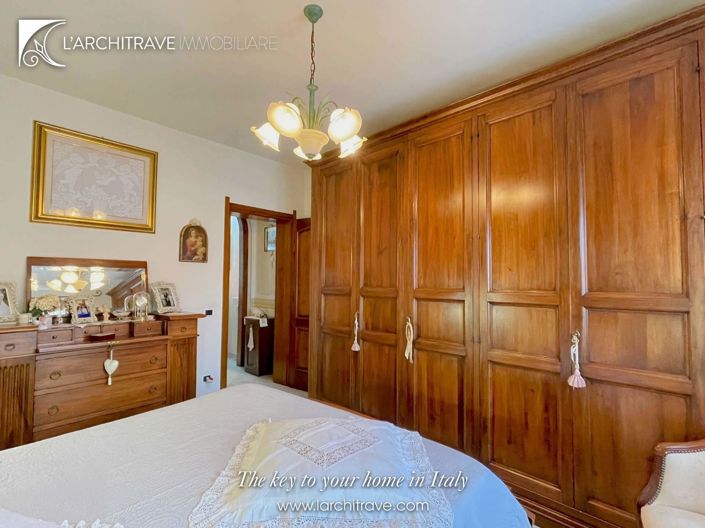 Image No.11-2 Bed House for sale