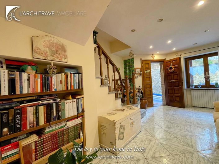 Image No.4-2 Bed House for sale