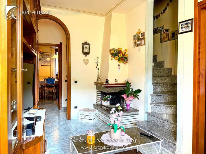 Image No.5-2 Bed House for sale