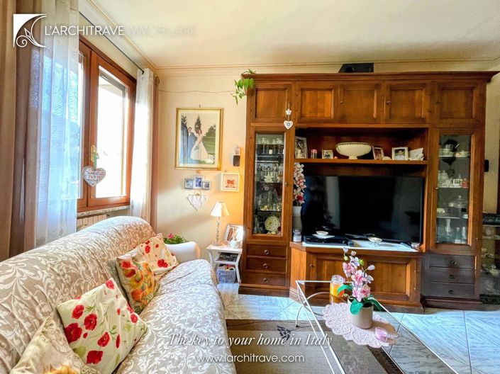 Image No.8-2 Bed House for sale