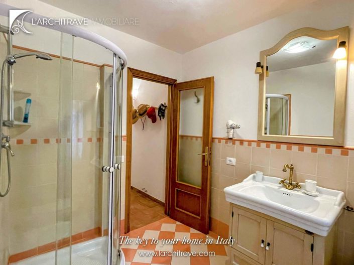 Image No.10-5 Bed House for sale