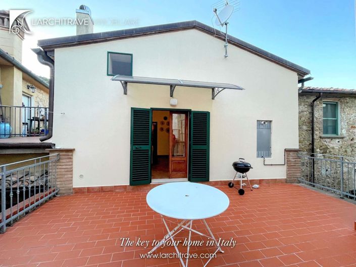 Image No.17-5 Bed House for sale