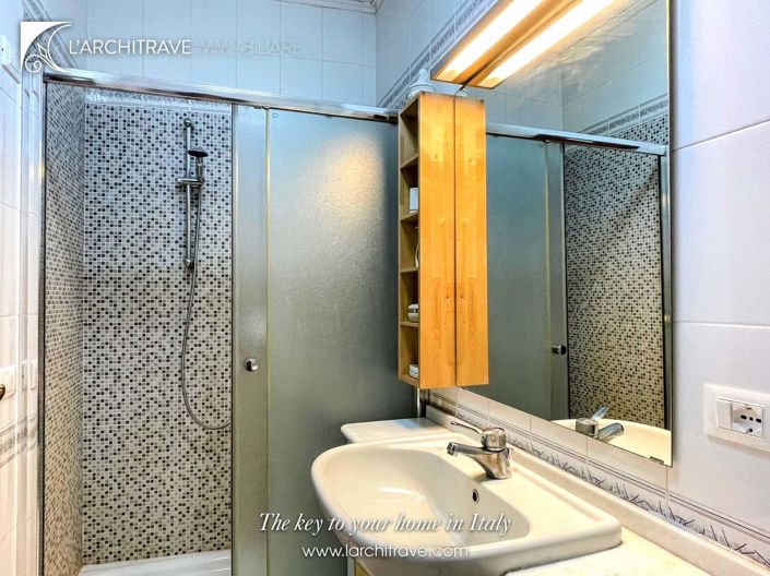 Image No.18-5 Bed House for sale