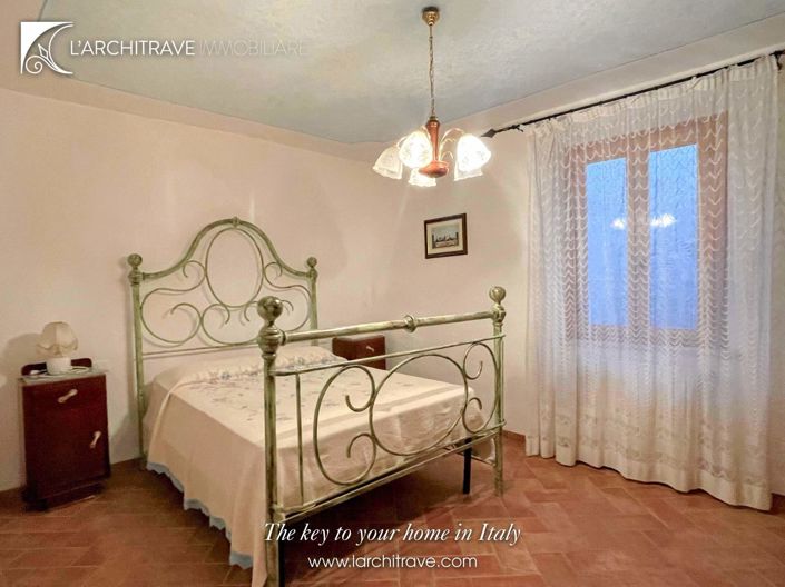 Image No.19-5 Bed House for sale