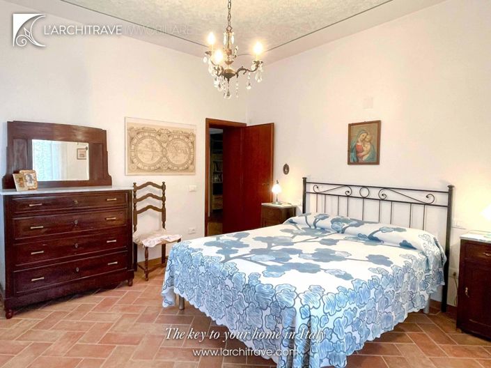 Image No.21-5 Bed House for sale