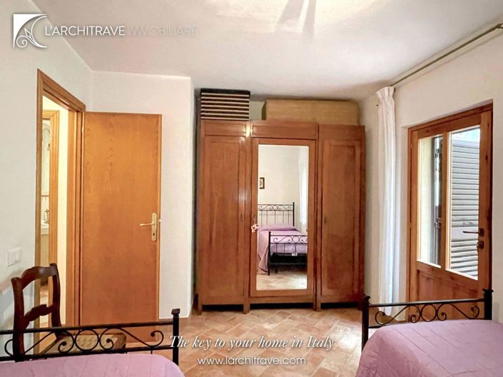Image No.9-5 Bed House for sale
