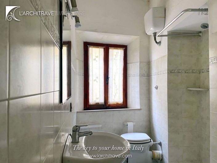 Image No.8-2 Bed House for sale