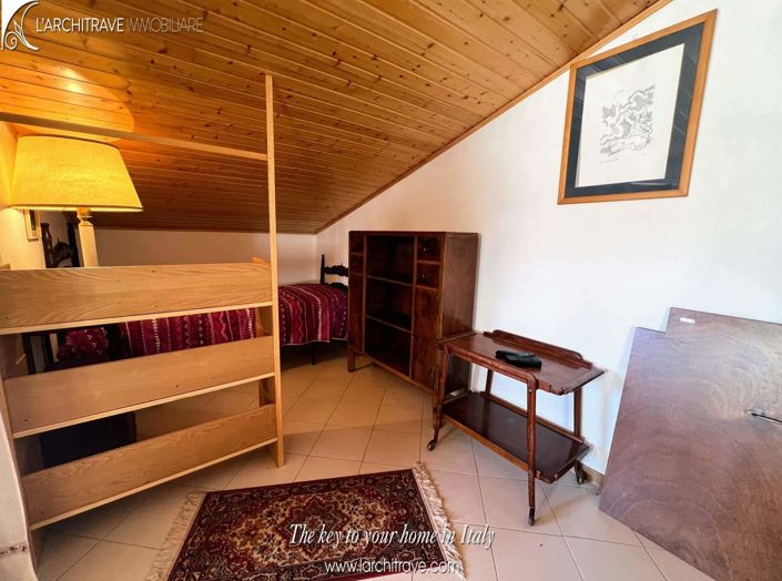 Image No.18-4 Bed House for sale