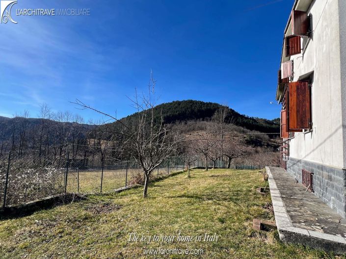 Image No.20-4 Bed House for sale