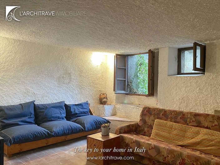 Image No.8-2 Bed House for sale