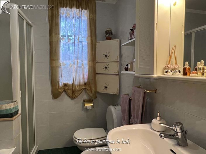 Image No.8-2 Bed House for sale