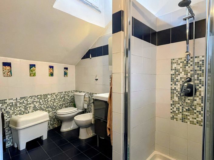 Image No.11-2 Bed House for sale