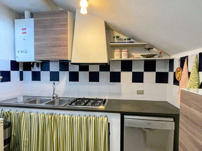 Image No.6-2 Bed House for sale