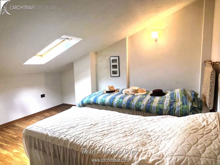 Image No.8-2 Bed House for sale