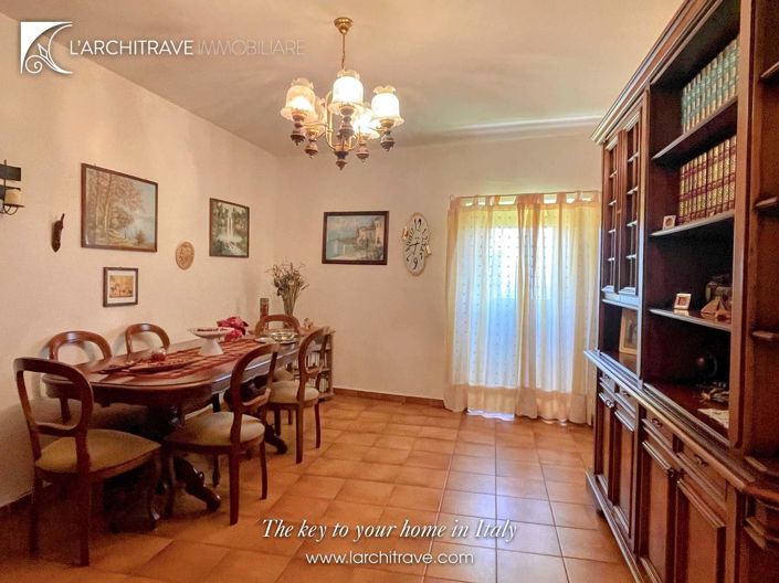 Image No.10-3 Bed House for sale