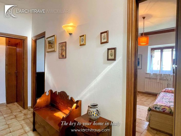 Image No.17-3 Bed House for sale