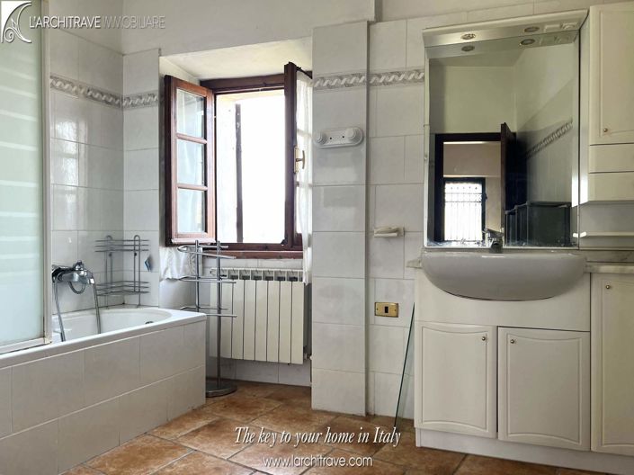 Image No.8-2 Bed House for sale