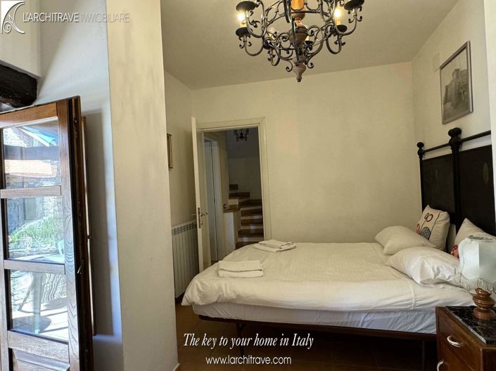 Image No.11-2 Bed House for sale