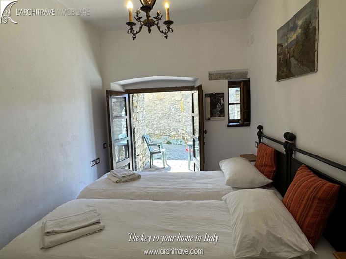 Image No.8-2 Bed House for sale