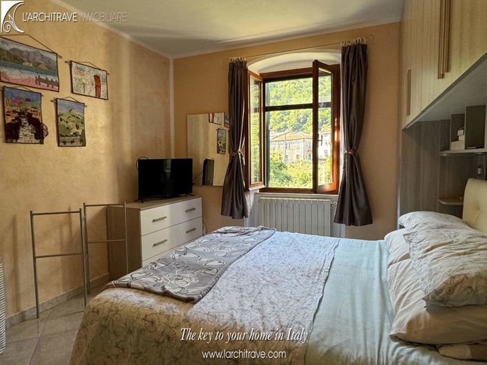 Image No.10-3 Bed House for sale