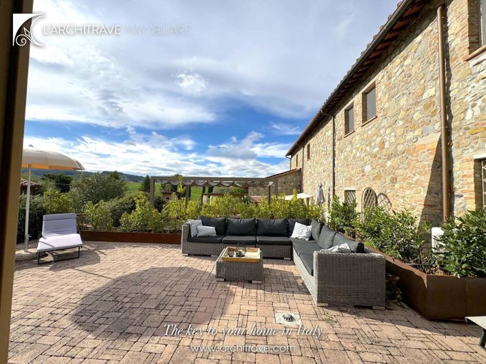 Image No.1-5 Bed House for sale