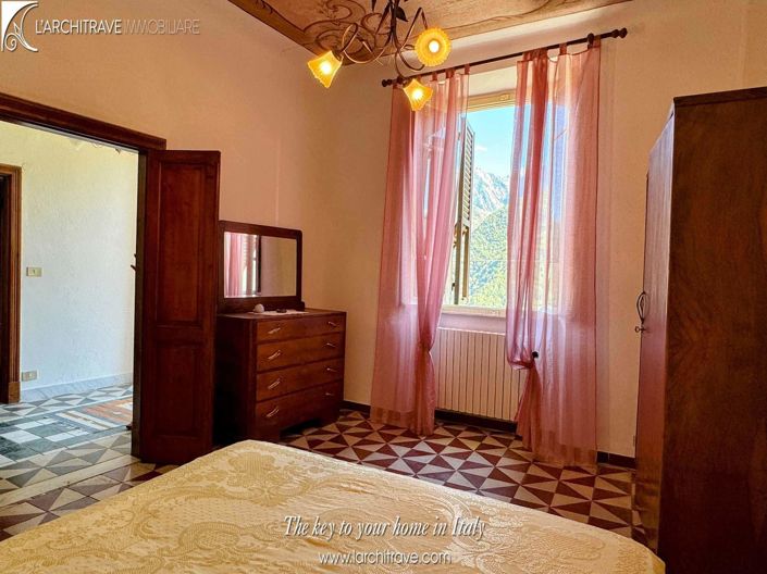 Image No.11-3 Bed House for sale