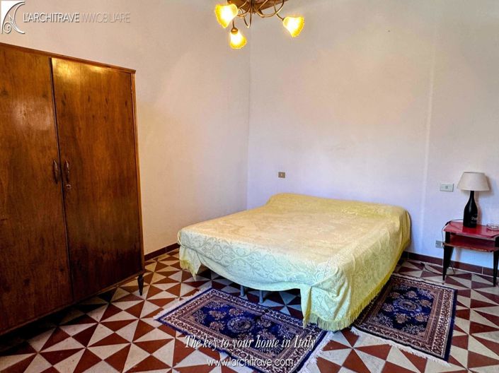 Image No.9-3 Bed House for sale