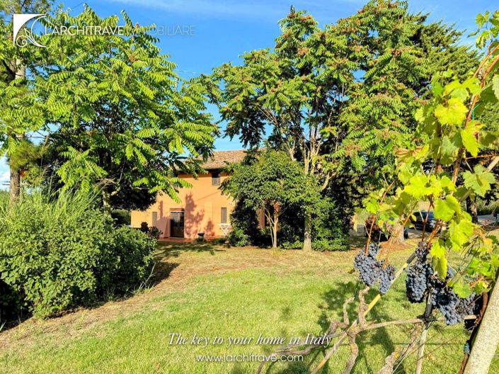 Image No.1-4 Bed Villa for sale