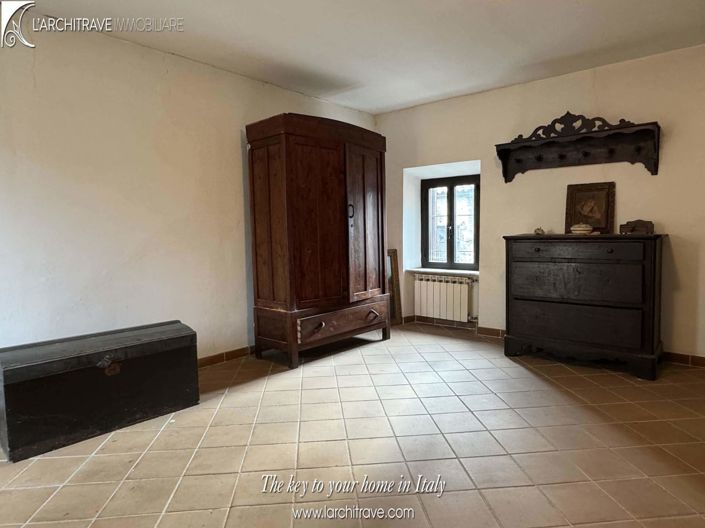 Image No.10-4 Bed House for sale