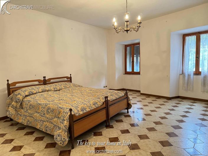 Image No.7-4 Bed House for sale