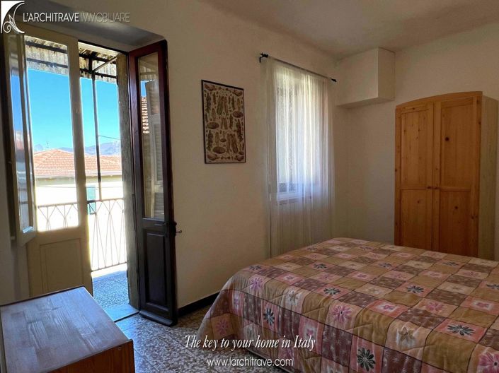 Image No.10-2 Bed House for sale