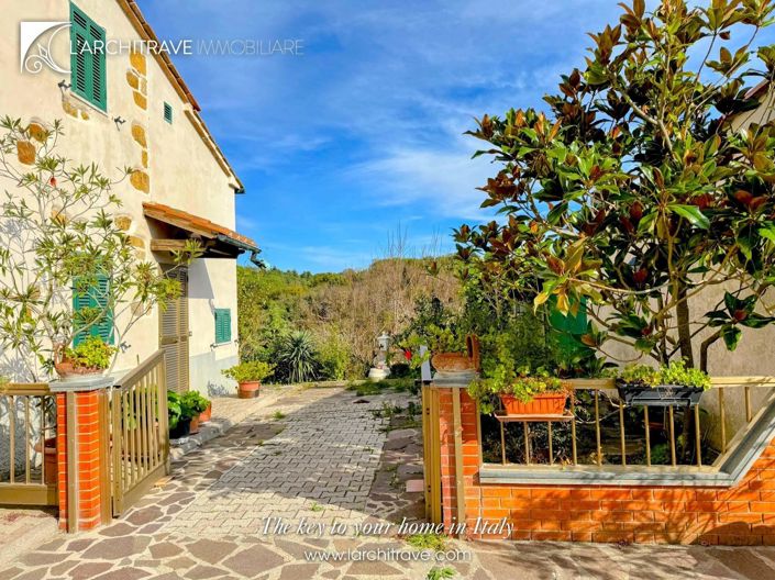 Image No.6-2 Bed House for sale