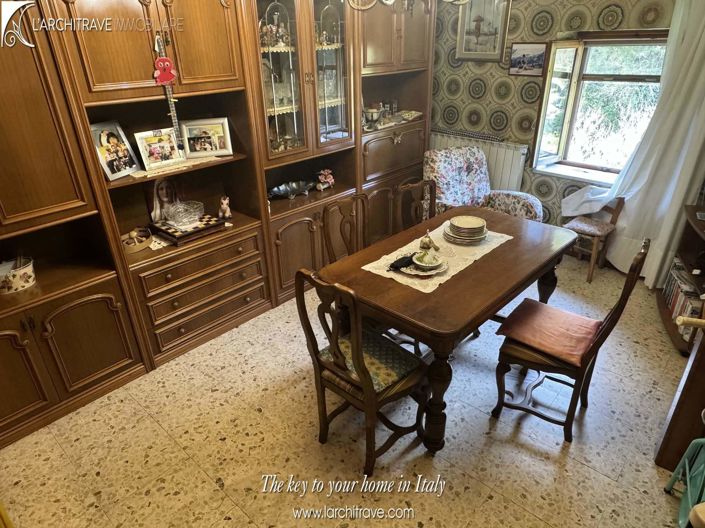 Image No.10-3 Bed House for sale