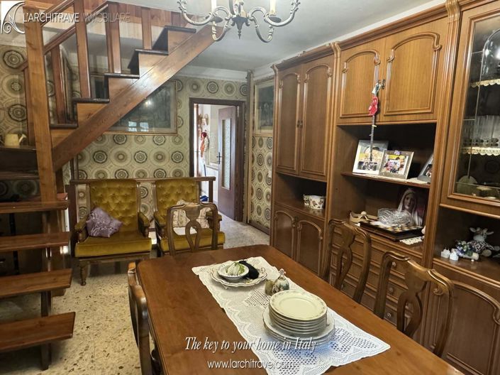 Image No.11-3 Bed House for sale