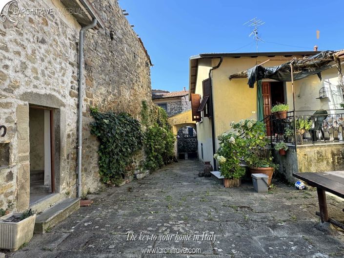 Image No.1-3 Bed House for sale