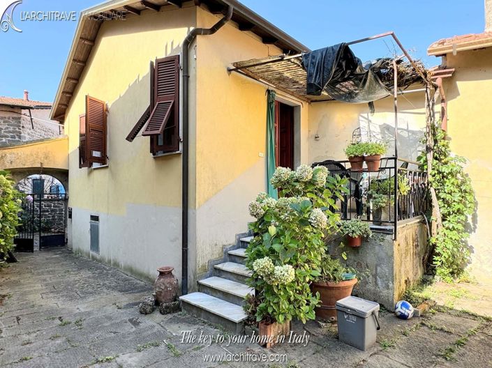 Image No.16-3 Bed House for sale