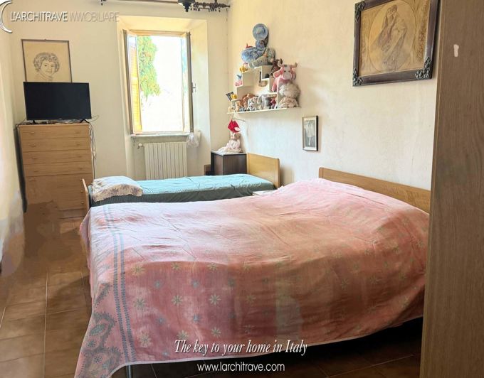 Image No.8-3 Bed House for sale